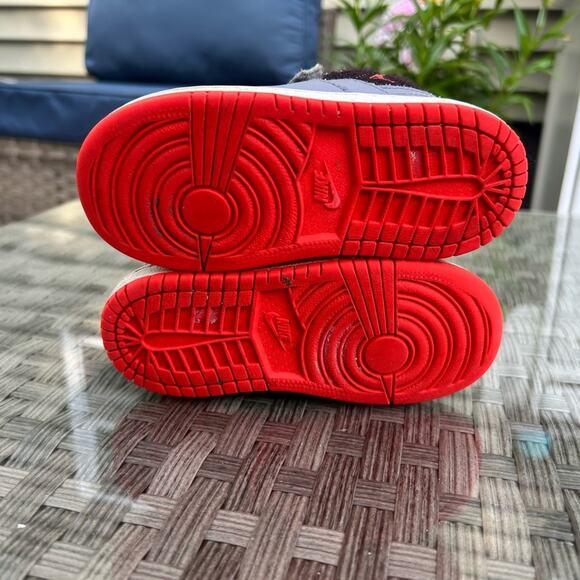 Nike Jordan Retro Jumpman Sneakers Kids Size 8C - Picture 4 of 5